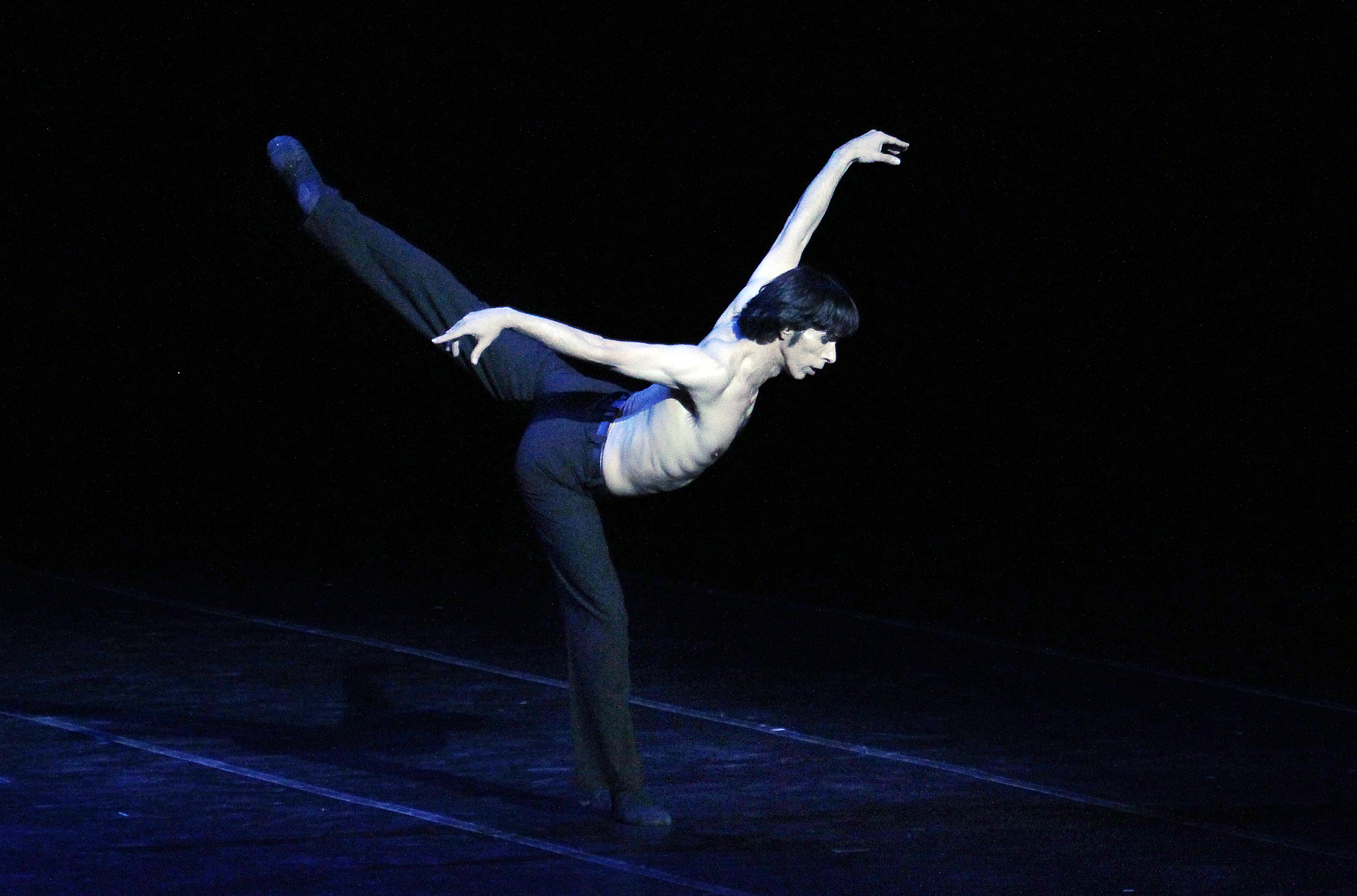 Joyeux Anniversaire Gil Roman Bejart Ballet Lausanne