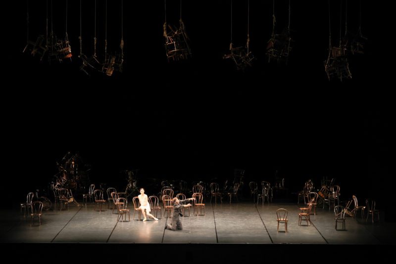 Les Chaises © BBL/NBS - Kiyonori Hasegawa